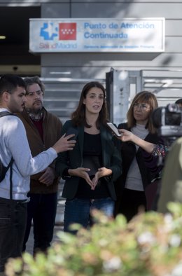 La portavoz de Más Madrid en el Ayuntamiento, Rita Maestre, ofrece declaraciones a los medios en el exterior del Servicio de Urgencias de Atención Primaria (SUAP) del centro de urgencias de Pirámides