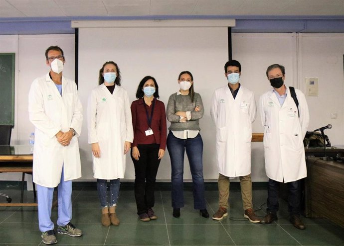 Facultativos del Virgen del Rocío se suman, con unas jornadas formativas, al Día europeo para el uso prudente de los antibióticos.