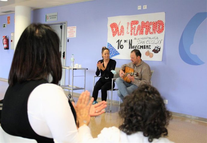 El aula educativa del Clínico San Cecilio celebra el Día del Flamenco con un taller musical.