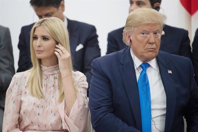 Archivo - El expresidente de Estados Unidos Donald Trump junto con su hija y exasesora política, Ivanka