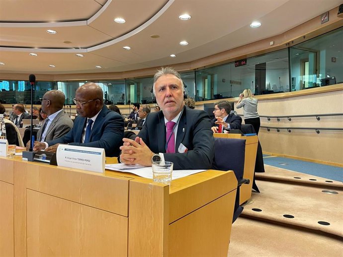 El presidente de Canarias, Ángel Víctor Torres, en una reunión con presidentes de las RUP en el Parlamento Europeo