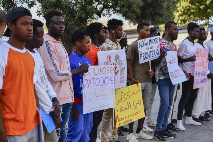 Archivo - Varias personas durante una manifestación en Ceuta por los sucesos ocurridos a decenas de migrantes en Melilla el pasado 24 de junio.