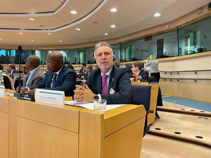 El presidente de Canarias, Ángel Víctor Torres, en una reunión con presidentes de las RUP en el Parlamento Europeo