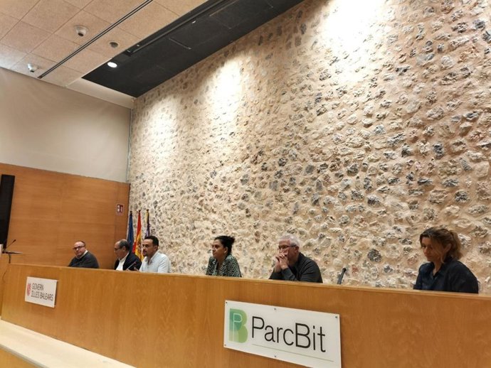 El conseller Iván Sevillano y la consellera Maria Antnia Garcías.