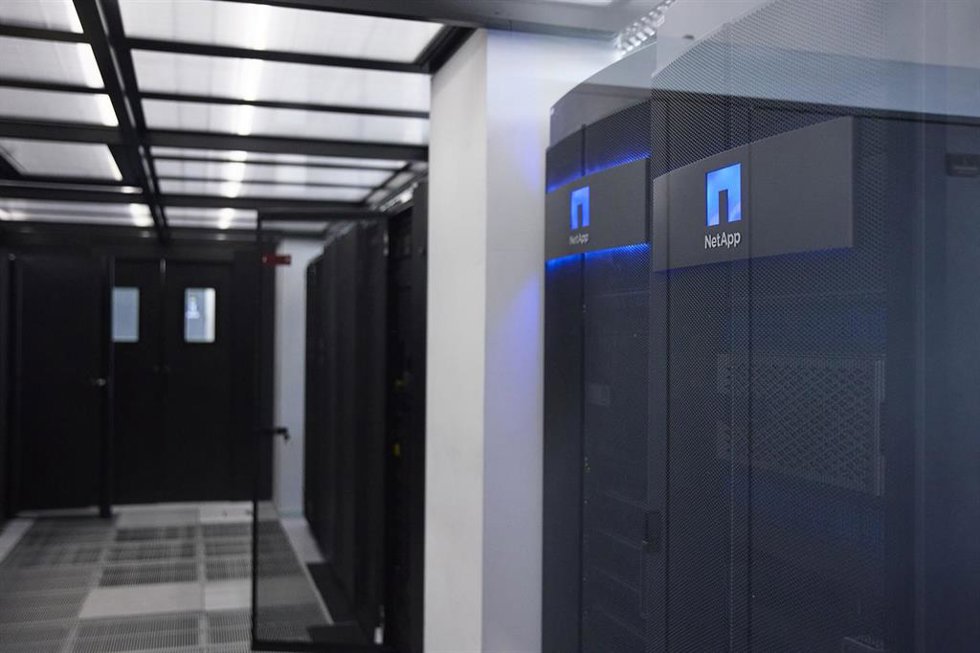 Archivo - Clúster de nodos de procesamiento, almacenamiento y comunicaciones en el Centro de Supercomputación y Visualización de Madrid