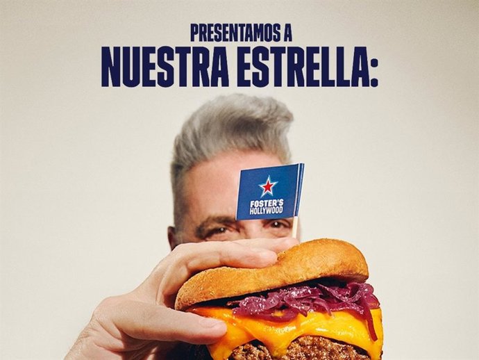 Fosters Hollywood, la marca de restaurantes líder en comida americana en España perteneciente al Grupo Alsea, reúne a dos estrellas como Loquillo y la Black Label Burger con motivo de su reposicionamiento basado en la autenticidad.