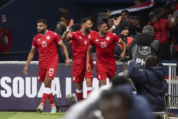 Archivo - Jugadores de la selección de Túnez celebran un gol. 