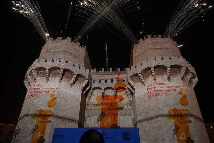 Archivo - Museos abiertos, pirotecnia, una cabalgata, una dans popular y un brindis centran la programación del VI aniversario de las #FallesUNESCO