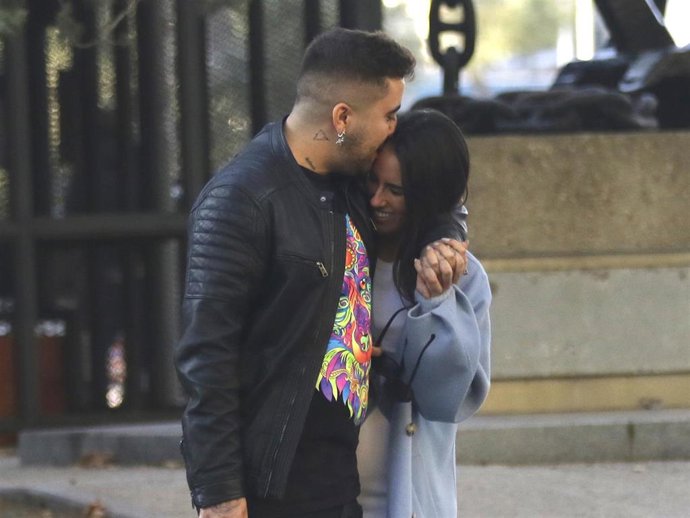 Beret nos muestra su lado más romántico en plena calle de Madrid