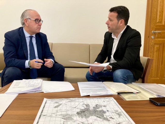 Reunión de Jesús Estrella con el alcalde de Linares, Javier Perales