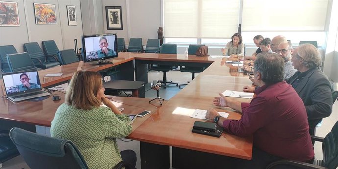 El conseller de Educación y Formación Profesional, Martí March, y el director general de Planificación, Ordenación y Centros, Antoni Morant, en una reunión con asociaciones de directores de centros públicos de Baleares.