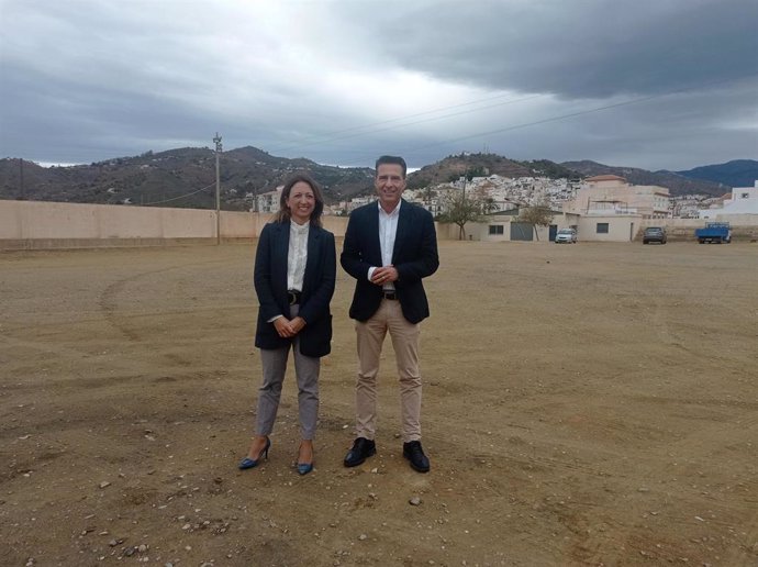 La delegada del Gobierno andaluz en Málaga, Patricia Navarro, visita Torrox, junto al alcalde, Óscar Medina