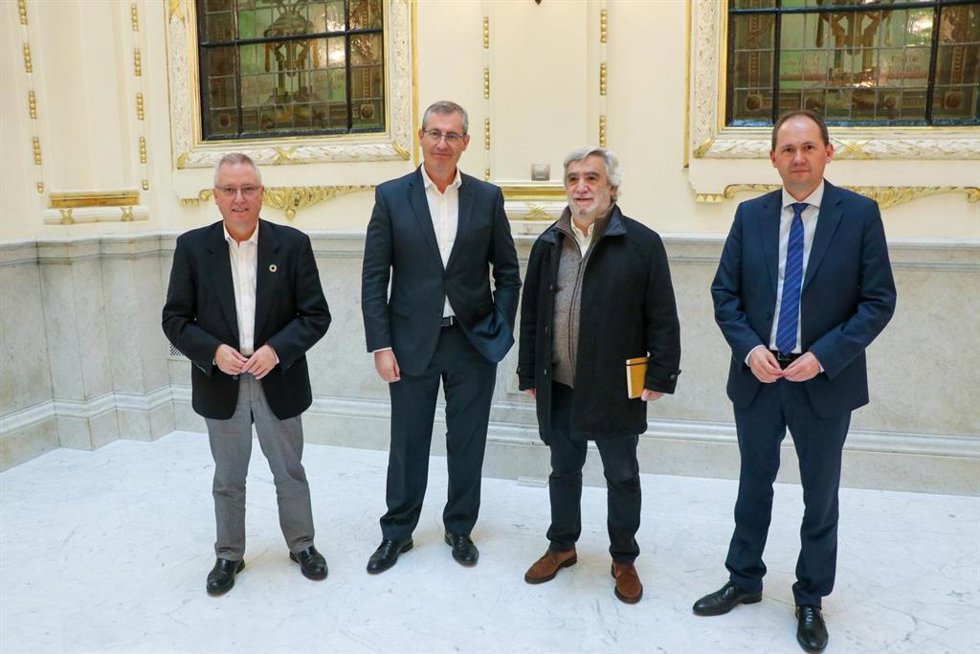 Reunión de los representantes de la Diputación de Gipuzkoa Markel Olano, José Ignacio Asensio y Jokin Perona con el portavoz del PP en las Juntas de Gipuzkoa, Juan Carlos Cano