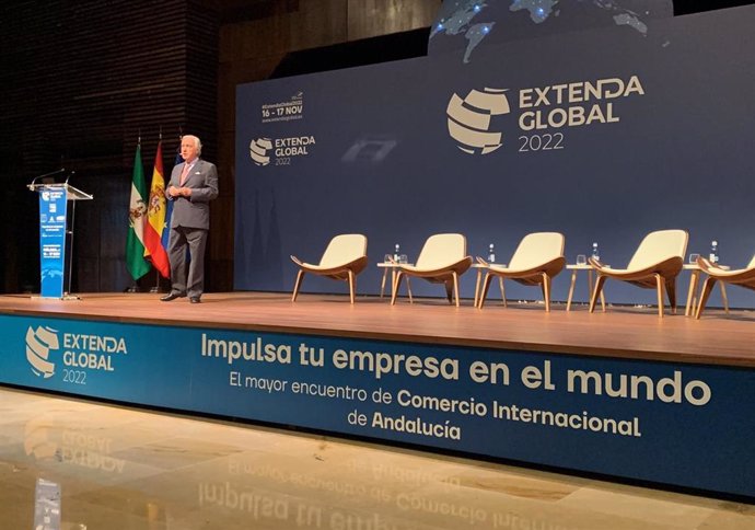 El ex embajador de España y ex director general del Centro Nacional de Inteligencia (CNI), Jorge Dezcallar, en una ponencia de Extenda Global 2022