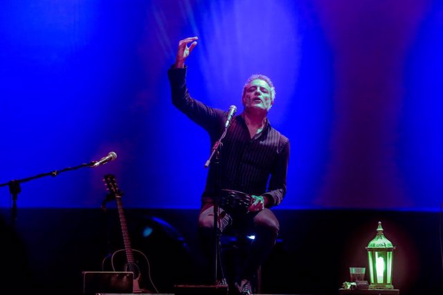 Archivo - Carlos Tarque, cantante de M-Clan, ofrece un concierto acústico en el Teatro Circo en el marco del festival Inverfest 2022.
