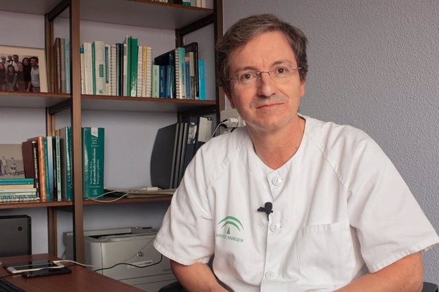 El jefe del Servicio de Enfermedades Infecciosas del Hospital Universitario Virgen del Rocío en Sevilla, José Miguel Cisneros.