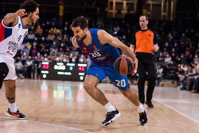 Archivo - Nico Laprovittola of FC Barcelona in action during the Turkish Airlines EuroLeague match between FC Barcelona and Anadolu Efes Istanbul at Palau Blaugrana on January 13, 2022 in Barcelona, Spain.