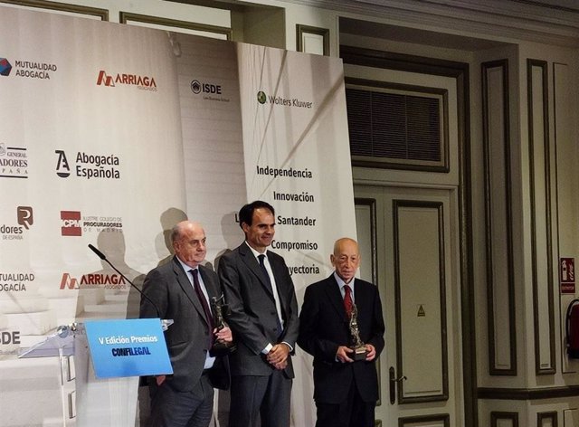 El juez de la Audiencia Nacional Manuel García Castellón recibe el premio a la Independencia de Confilegal