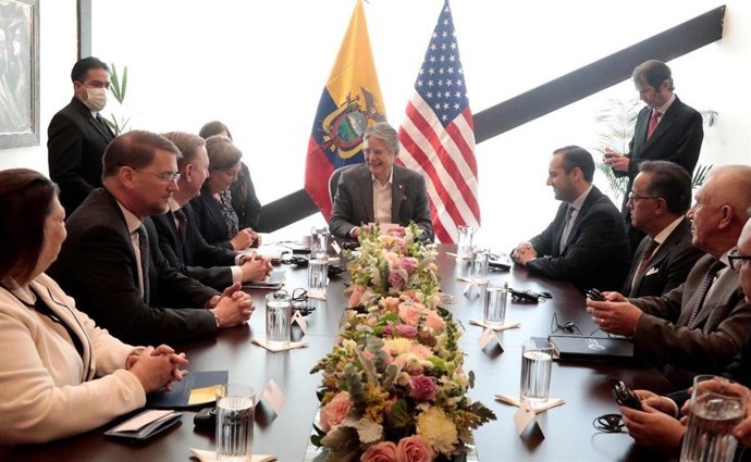 El presidente de Ecuador, Guillemo Lasso, con la subsecretaria de Asuntos Políticos de Estados Unidos, Victoria Nuland