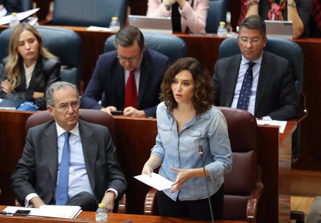 La presidenta de la Comunidad, Isabel Díaz Ayuso, en una sesión plenaria en la Asamblea de Madrid