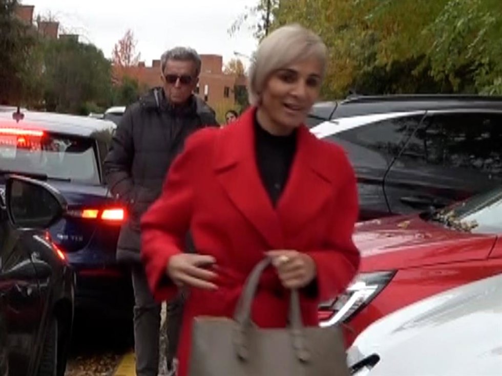 Ortega Cano y Ana María Aldón, saliendo juntos del colegio de su hijo