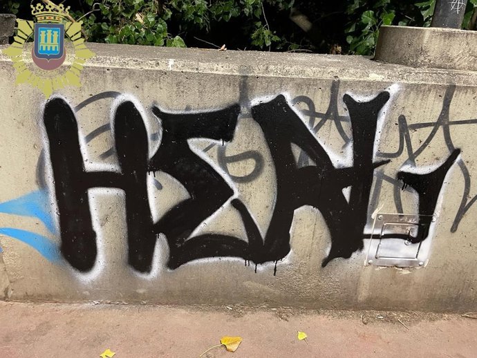 La Policía Local de Logroño denuncia a dos grafiteros por realizar pintadas en el parque del Ebro