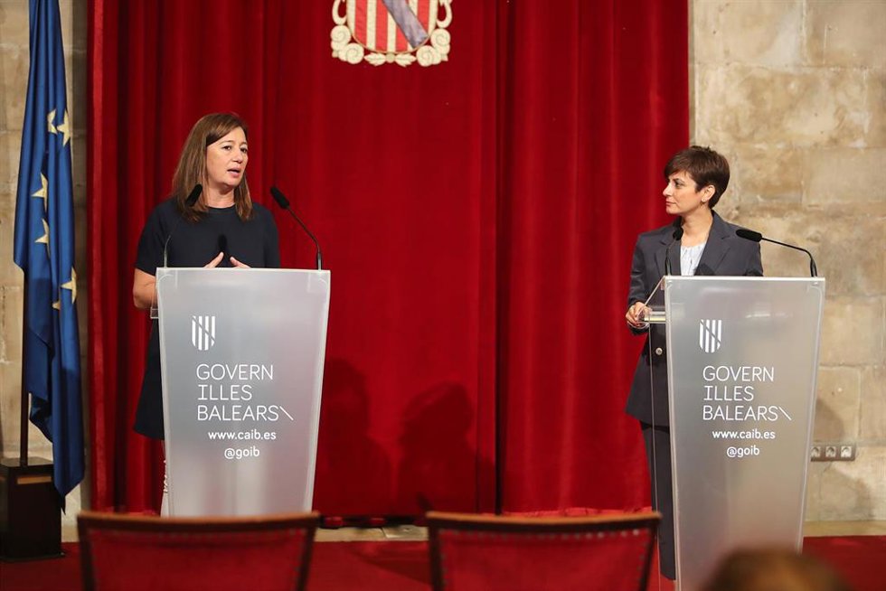 Archivo - La presidenta del Govern de Baleares, Francina Armengol, y la ministra de Política Territorial y portavoz del Gobierno de España, Isabel Rodríguez García, en mayo en Palma.