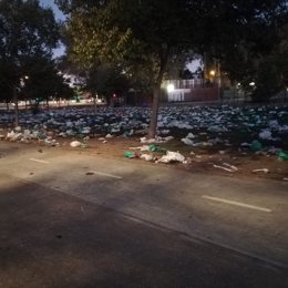 Estado en el que quedó el Parque del Guadaíra el pasado 6 de noviembre con motivo del derbi Betis-Sevilla.