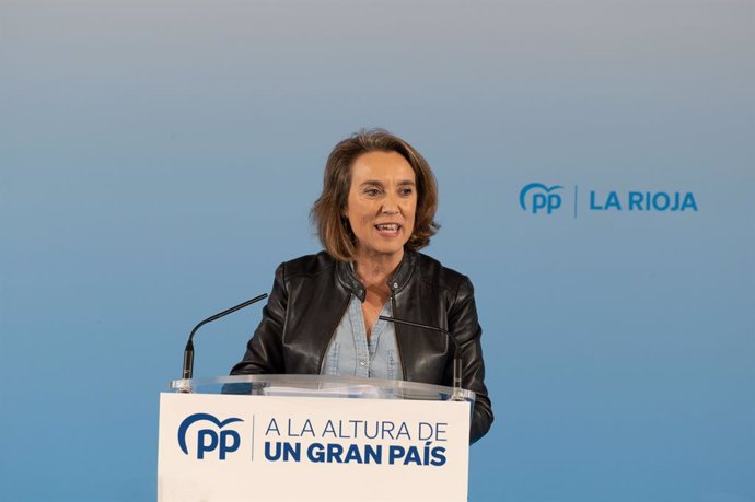 La secretaria general del PP, Cuca Gamarra, interviene durante la clausura de la Convención del PP Lucha contra la despoblación rural, a 12 de noviembre de 2022, en Medrano, La Rioja (España). La convención, celebrada por el Partido Popular de La Rioj