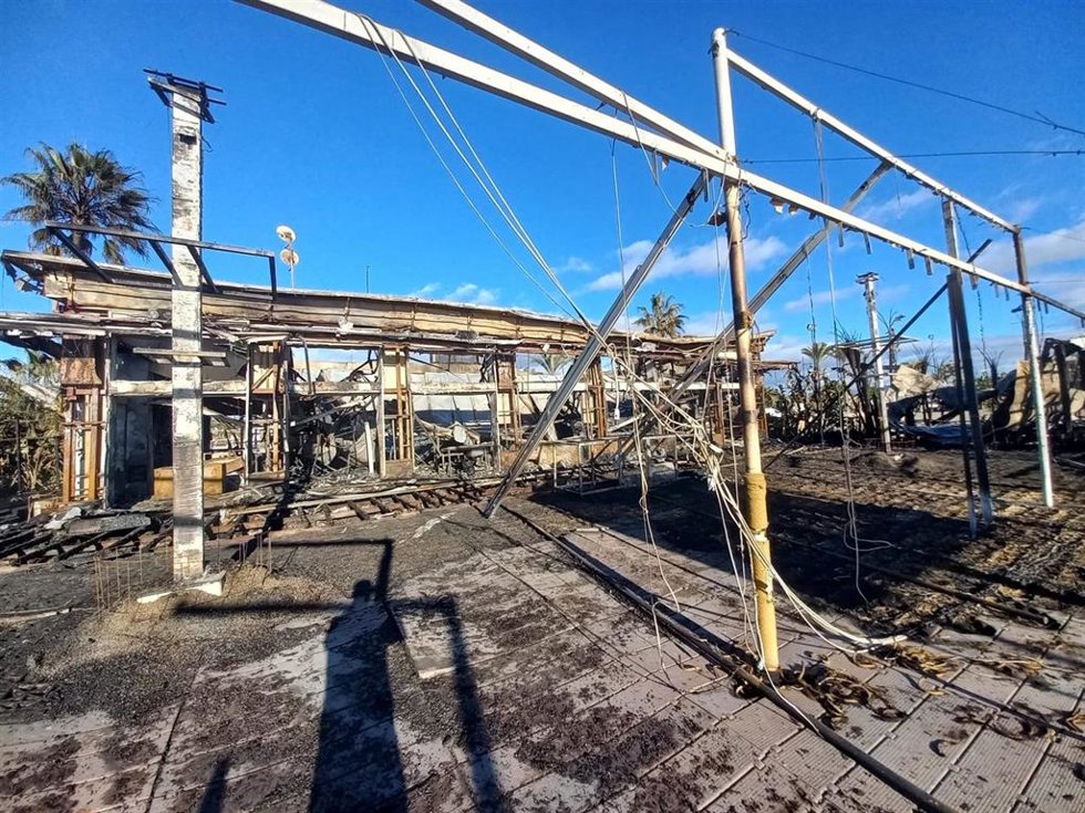 El chiringuito Kokun Ocean Club de Torremolinos (Málaga), calcinado tras un incendio