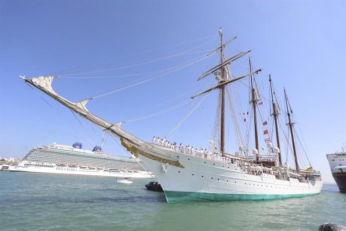 Archivo - Acto de recibimiento del Buque Escuela 'Juan Sebastián de Elcano' tras finalizar su 94 crucero de instrucción en el Muelle Reina Victoria, a 21 de julio de 2022 en Cádiz (Andalucía, España). ARCHIVO
