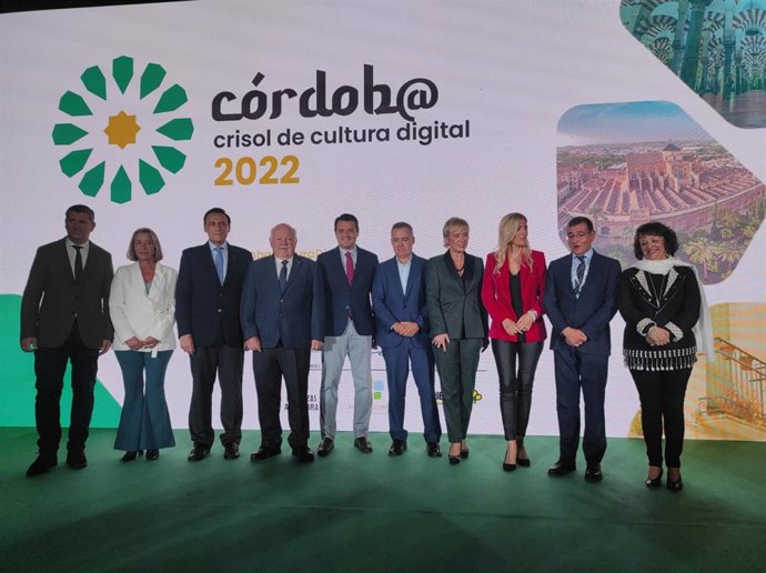 Villamandos (3 izda.), junto al resto de autoridades en la inauguración del congreso que se celebra en Córdoba.