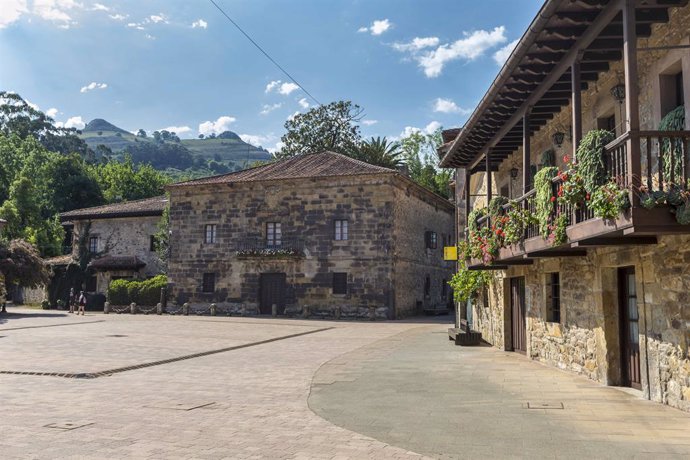 Archivo - Plaza de los Cañones de Liérganes. Turismo Rural. Escapadas rurales. Pueblo. Pueblos. Cantabria.