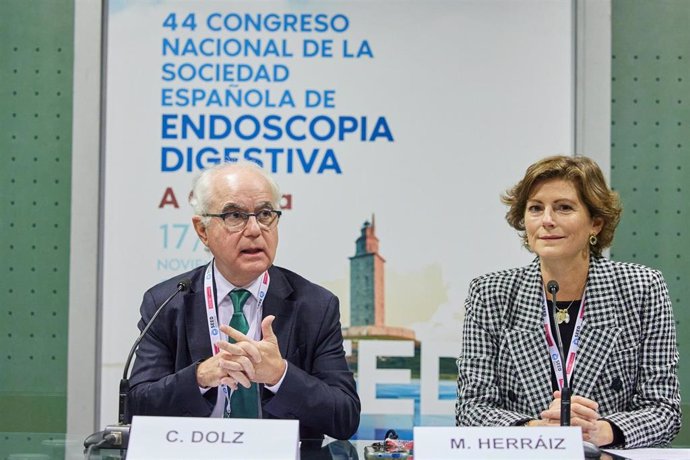 El presidente de la Sociedad Española de Endoscopia Digestiva, Carlos Dolz, y la presidenta del comité organizador del 44 Congreso Nacional de la Sociedad Española de Endoscopia Digestiva, Maite Herráiz