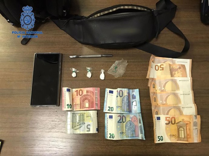 Ketamina y dinero intervenido por la Policía Nacional.