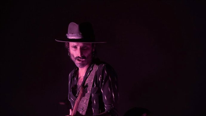 Archivo - El cantante Leiva durante un concierto en el parque de Castrelos de Vigo, a 4 de agosto de 2022, en Vigo, Pontevedra