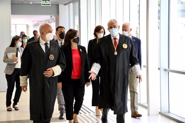 Archivo - El presidente del Tribunal Superior de Justicia de La Rioja, Javier Marca, junto a la presidenta del Gobierno, Concha Andreu