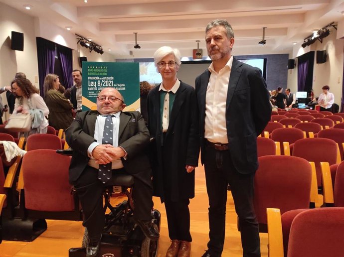 El presidente del IPBS, Francisco Ángel Sánchez (dcha.), en la inauguración de las jornadas sobre la aplicación de la Ley 8/2021 organizadas por el Foro Andaluz de Bienestar Mental.
