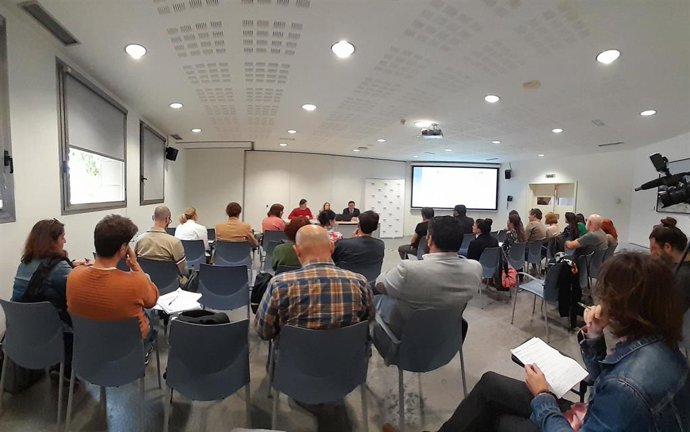 El director general del ICA, Manuel Cebrián, en la reunión con gestores culturales