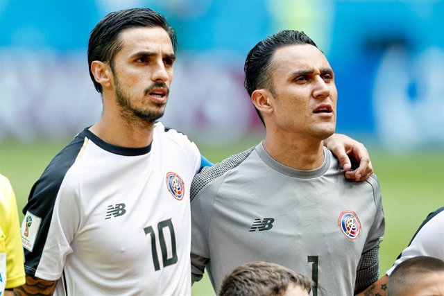 Archivo - Keylor Navas y Bryan Ruiz antes de un partido de Costa Rica en el Mundial de Rusia 2018