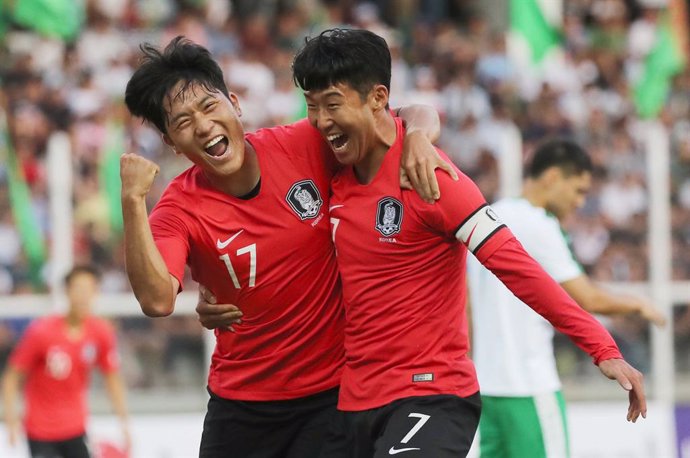 Archivo - 10 September 2019, Turkmenistan, Ashgabat: South Korea's Na Sang-ho (L) celebrates scoring his side's first goal with his teammate Son Heung-min during the AFC 2022 FIFA World Cup qualifiers Group H second round soccer match between Turkmenist