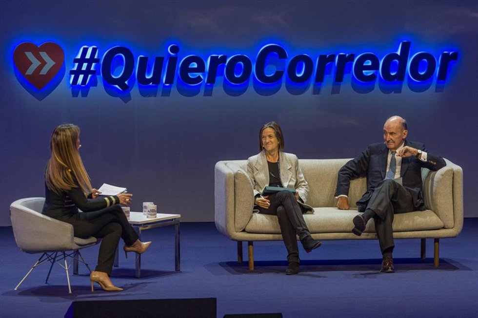 La directora de la Barcelona School of Economics, Teresa García-Mil, y el presidente de Roca-Junyent, Miquel Roca.