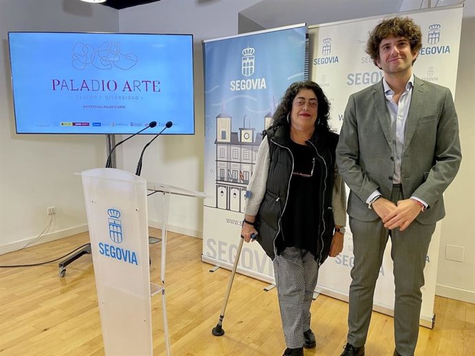 El concejal de Cultura, Alberto Espinar y la directora de Paladio Arte, Marta Cantero.