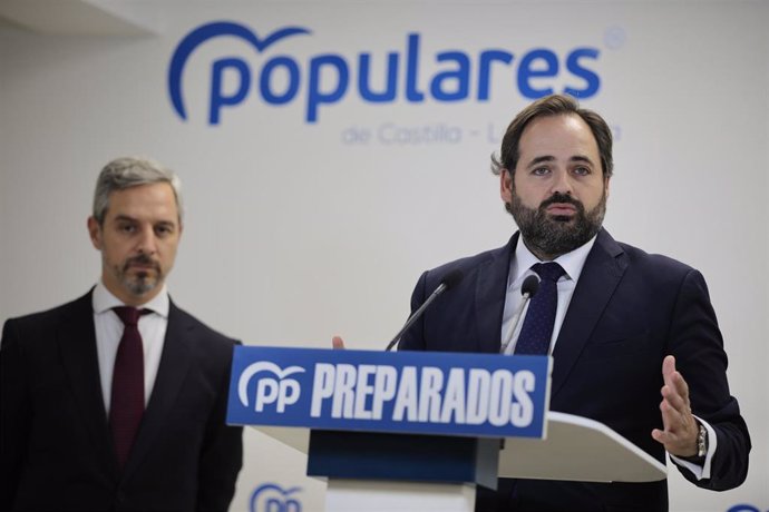 El presidente del PP Paco Núñez, a preguntas de los medios en rueda de prensa junto al vicesecretario nacional de Economía del PP, Juan Bravo