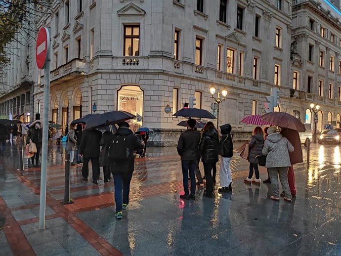 Archivo - Lluvia en Bilbao.