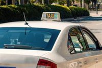 Movilidad defiende "volver a la normalidad" en la oferta de taxi pero buscará "equilibrio" con el sector