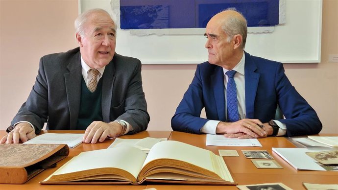 Donación de una cartera perdida de Victorio Macho a la Real Fundación de Toledo