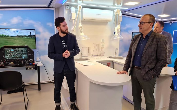 Un total de 324 estudiantes procedentes de nueve colegios han pasado ya por el Aula Móvil Newton.