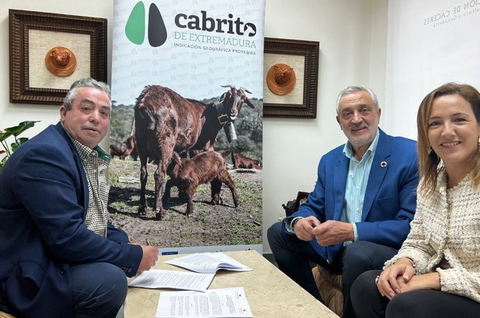 La Diputación de Cáceres firma un convenio con la recién estrenada IGP Cabrito de Extremadura