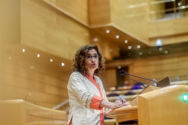 La ministra de Hacienda y Función Pública, María Jesús Montero, en una sesión de control al Gobierno, en el Senado, a 15 de noviembre de 2022, en Madrid (España)